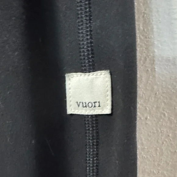 Vuori Women's Daily Legging Black Leggings 7/8 Cuffed ankles sz Medium 6013 - Picture 2 of 8
